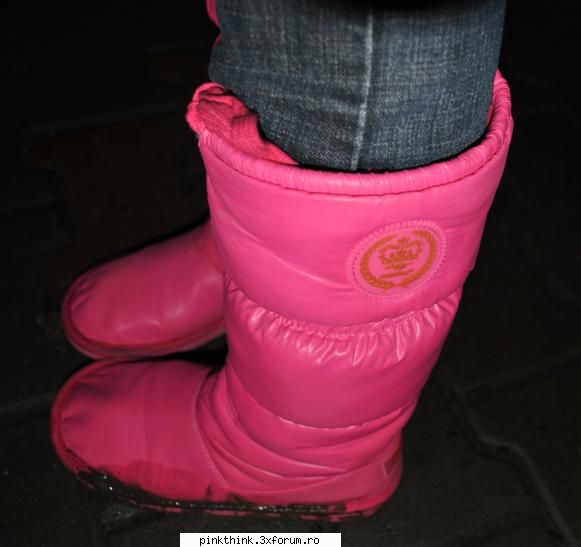 Pinky, say cheese!!! - Walking away. Dirdy. :-)) - PINK HOT KINKY PEPPERS